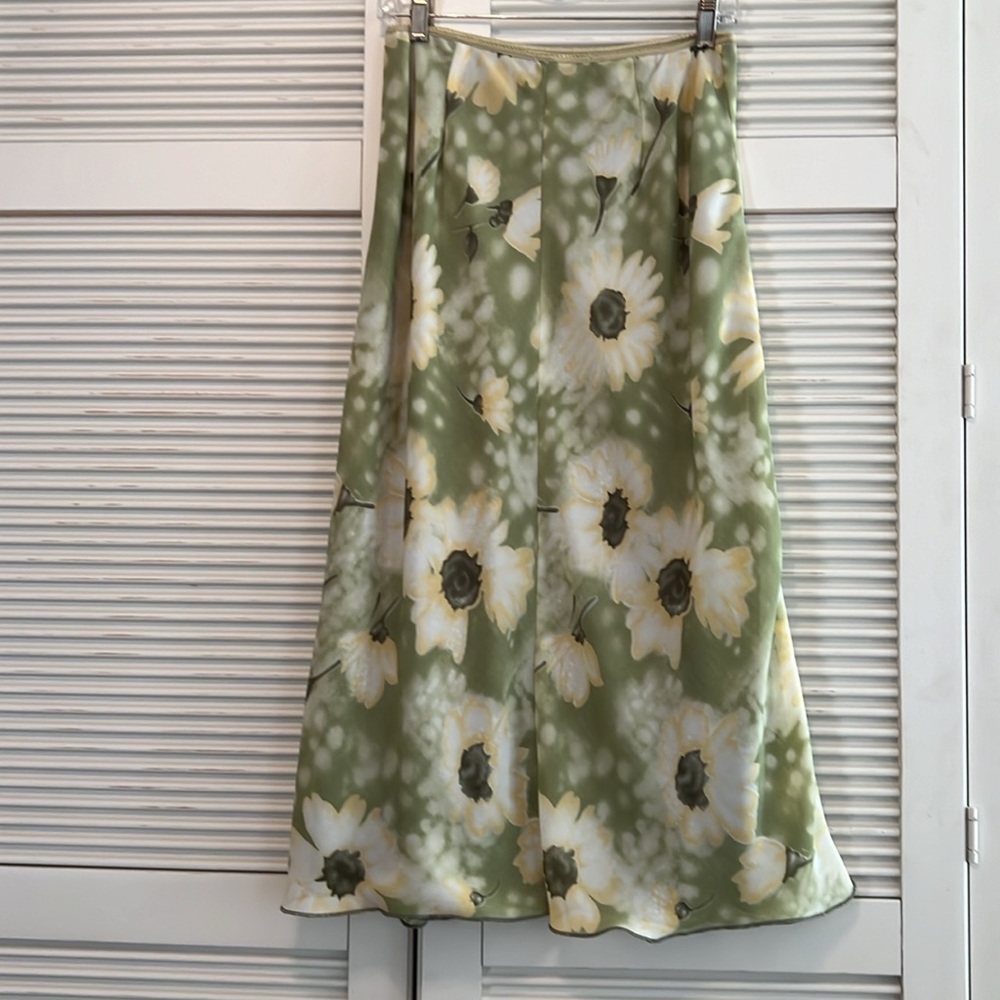 SOPHISTICATES BY JONATHAN MARTIN Daisy Floral Midi Skirt - Picture 2 of 7